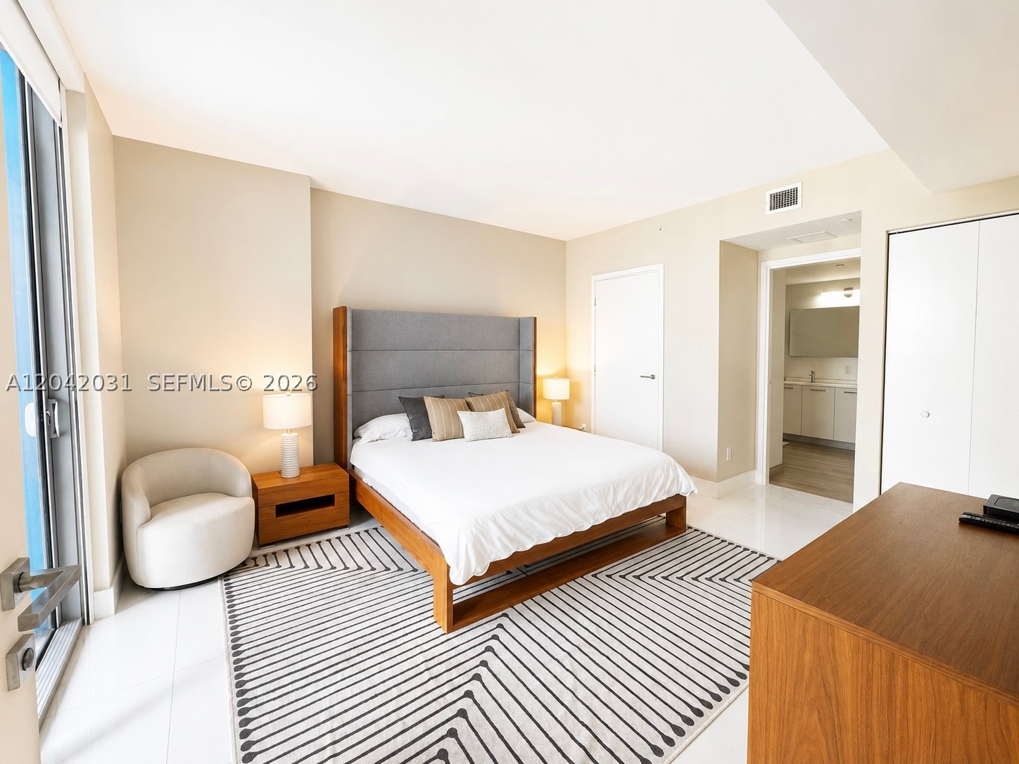 1300 Brickell Bay Dr #2307 Miami, FL 33131