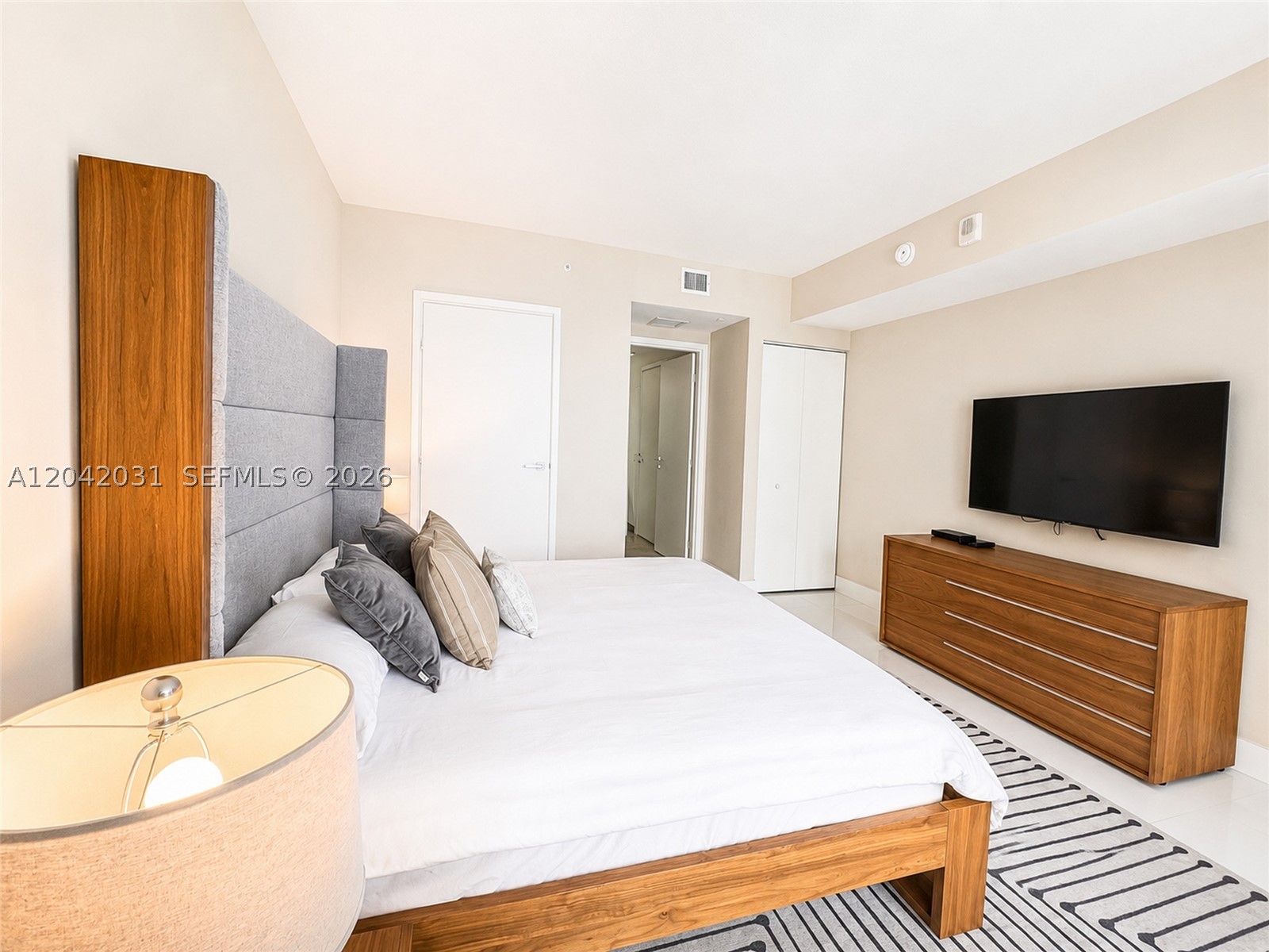 1300 Brickell Bay Dr #2307 Miami, FL 33131