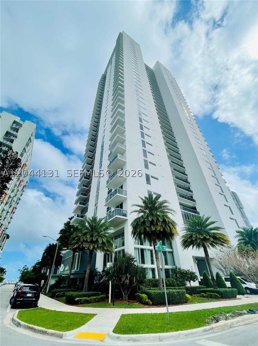600 NE 27th St #802