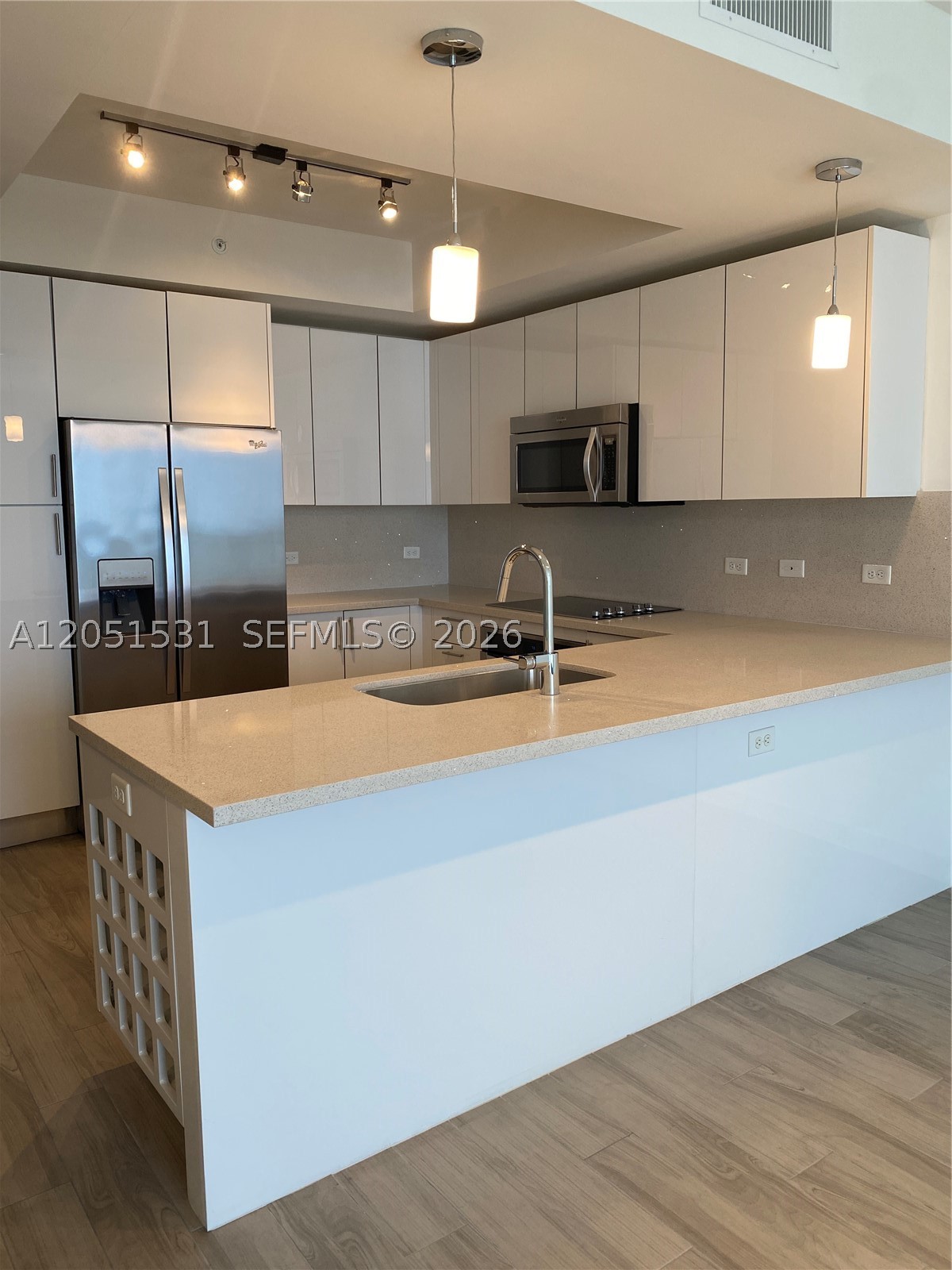 image Nine at Mary Brickell Village0