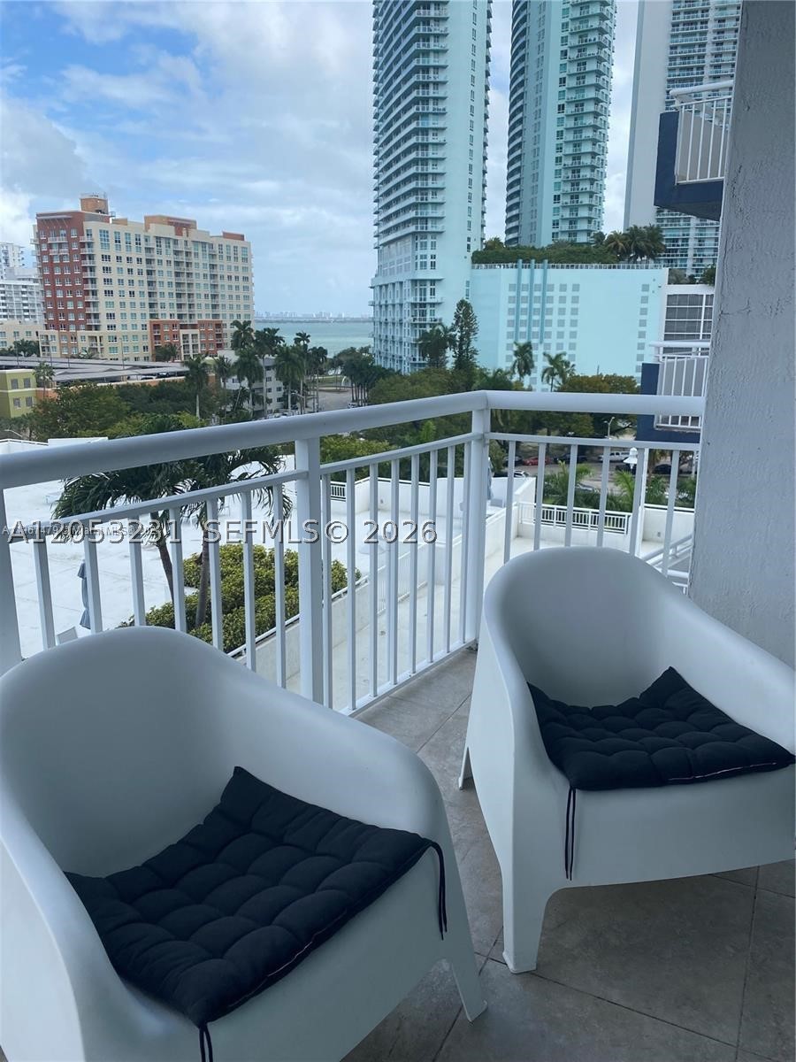 image 1800 Biscayne Plaza0