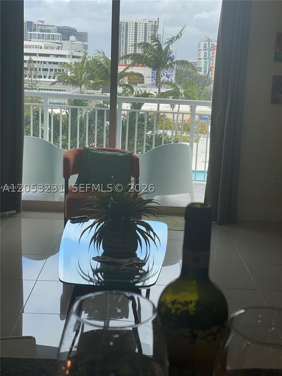 image 1800 Biscayne Plaza3