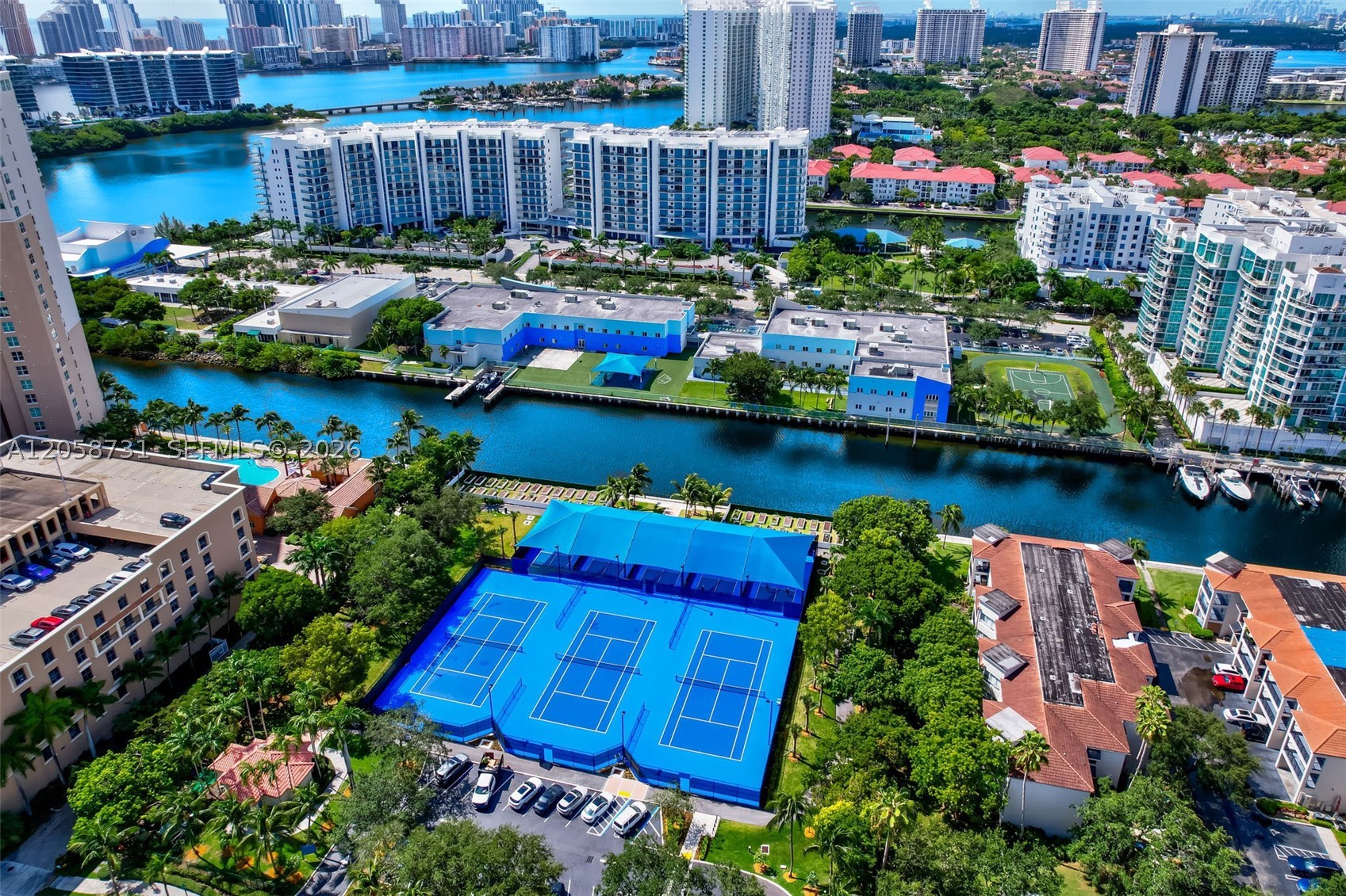 3330 NE 190th St #UPH14 Aventura, FL 33180