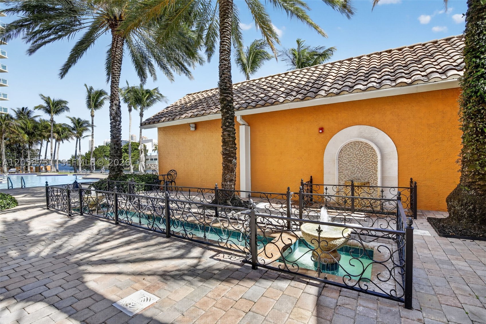 3330 NE 190th St #UPH14 Aventura, FL 33180