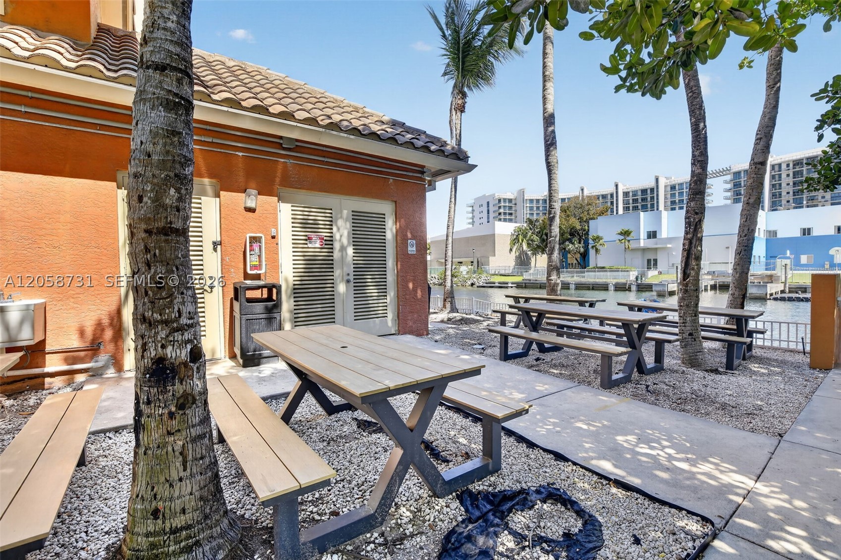 3330 NE 190th St #UPH14 Aventura, FL 33180