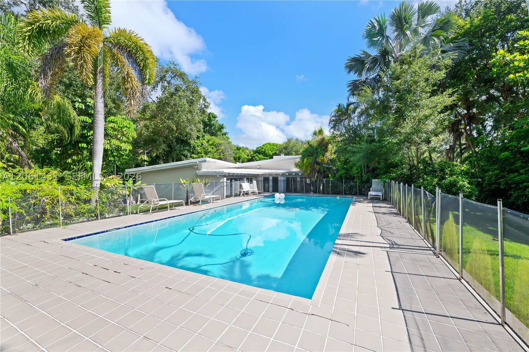 12200 SW 74th Ct Pinecrest, FL 33156