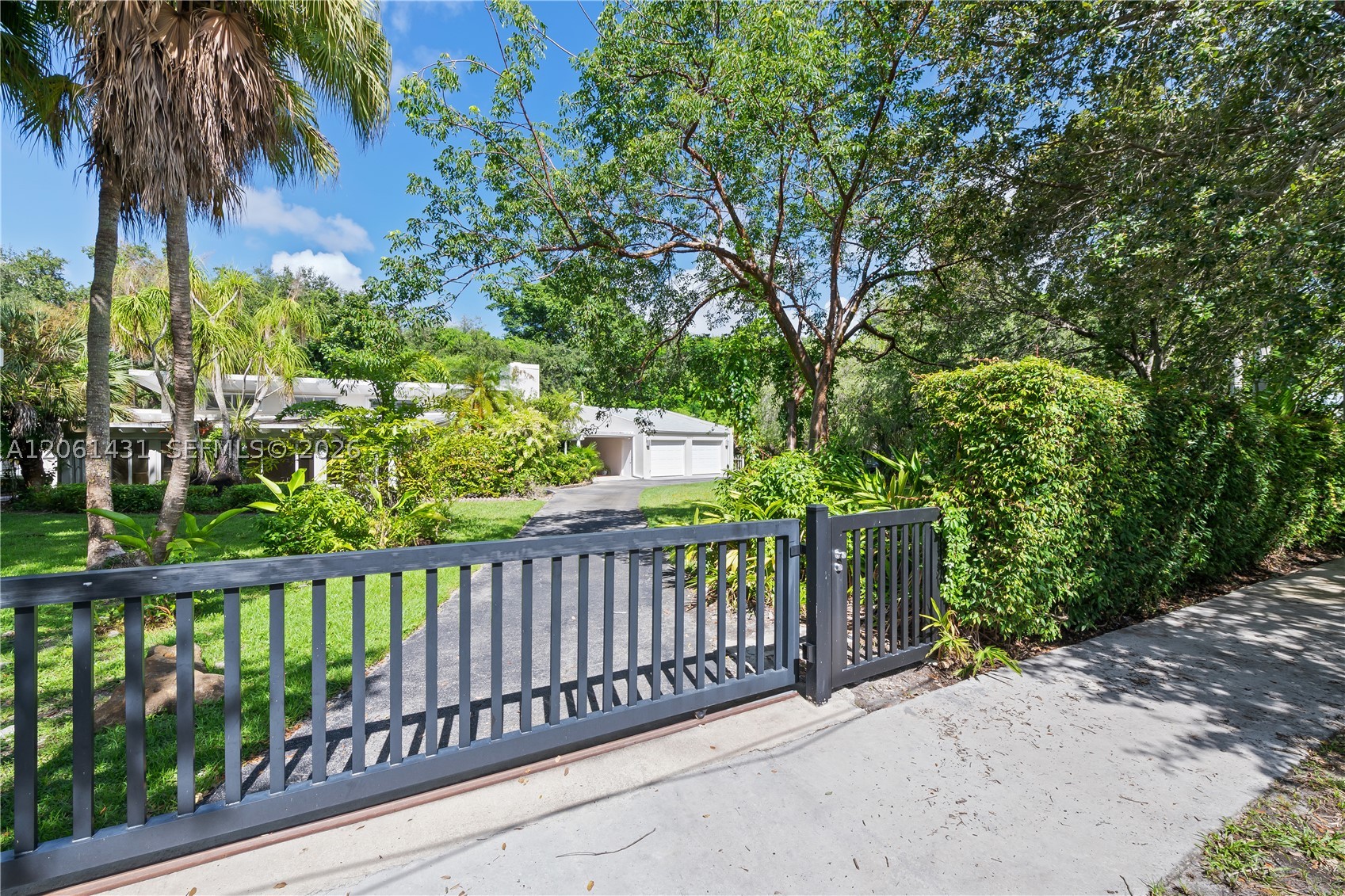 12200 SW 74th Ct Pinecrest, FL 33156
