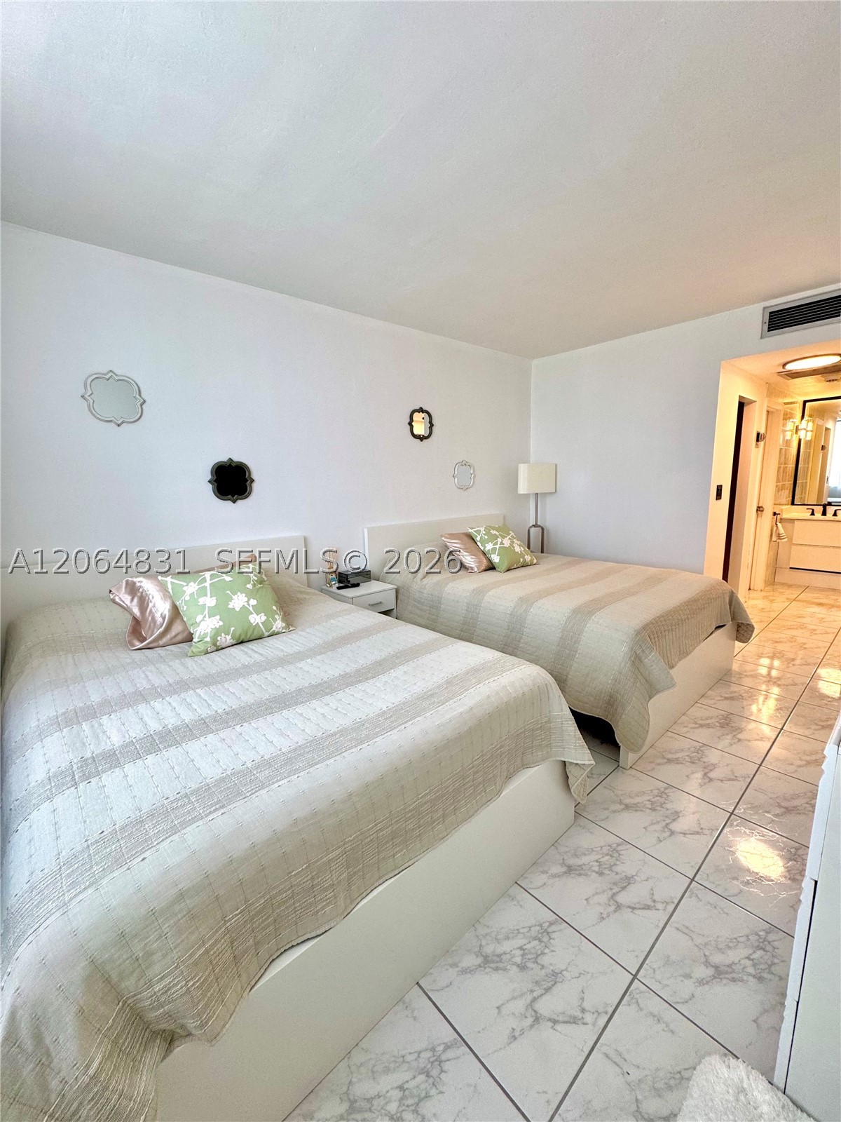 image Arlen House Condo14