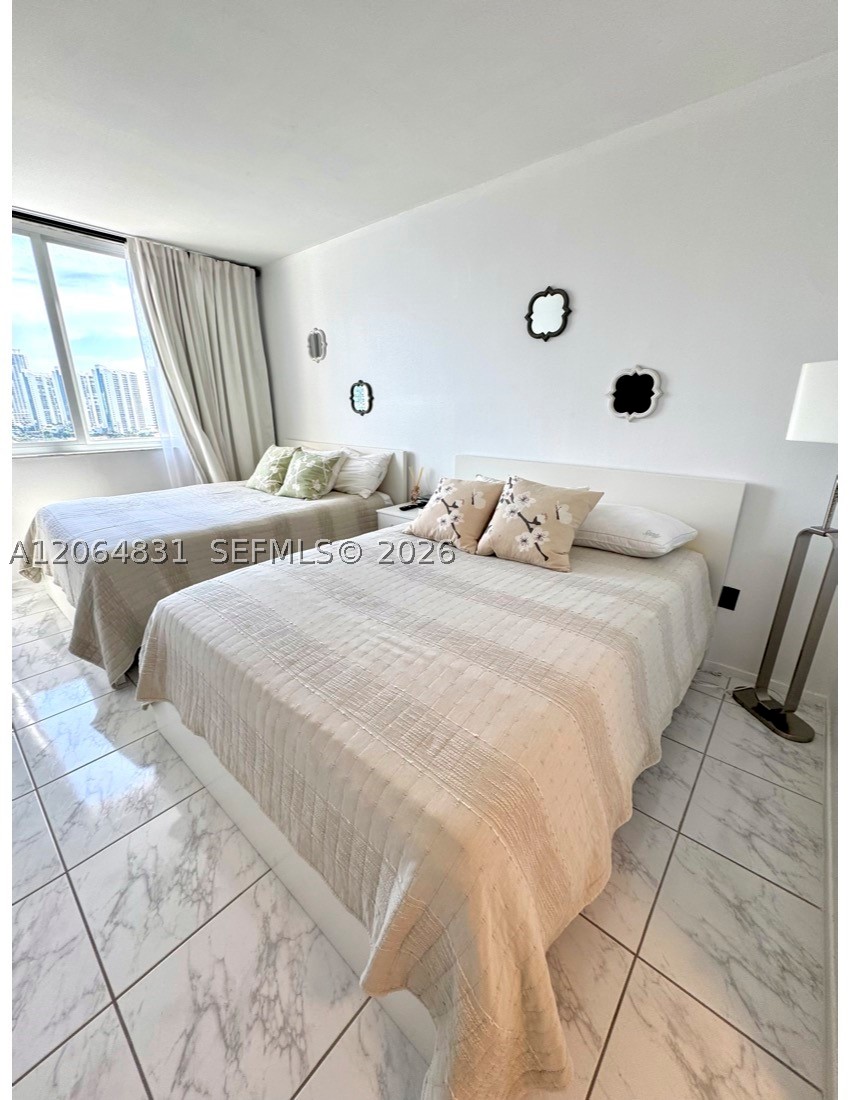 image Arlen House Condo15