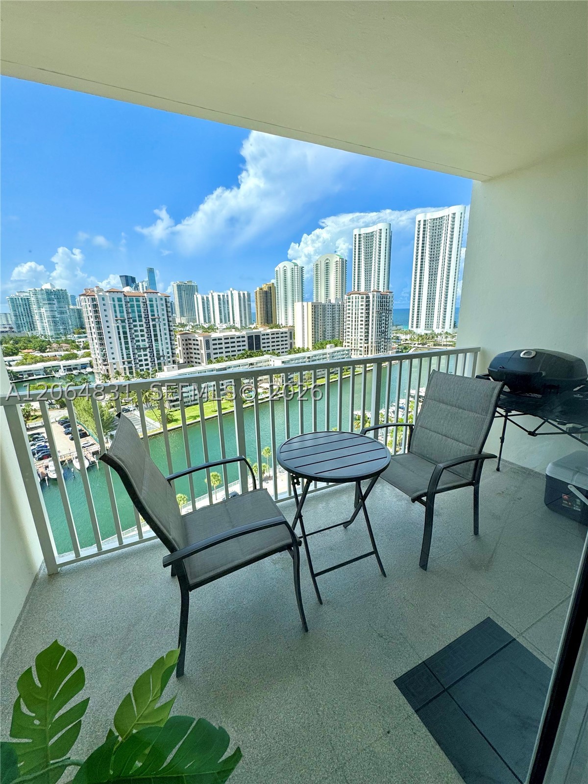 image Arlen House Condo17
