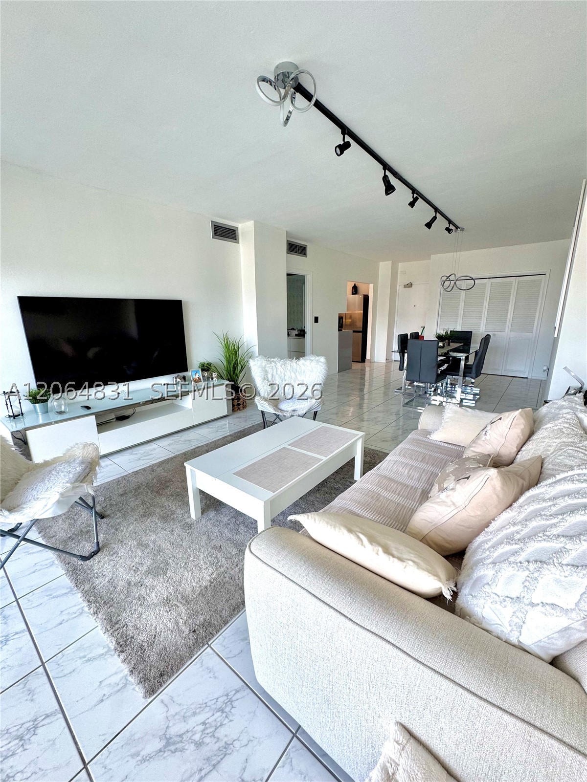 image Arlen House Condo1