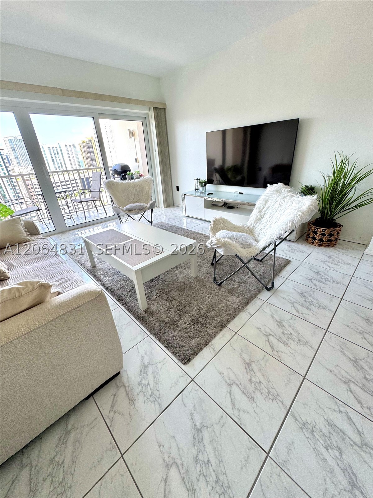 image Arlen House Condo2