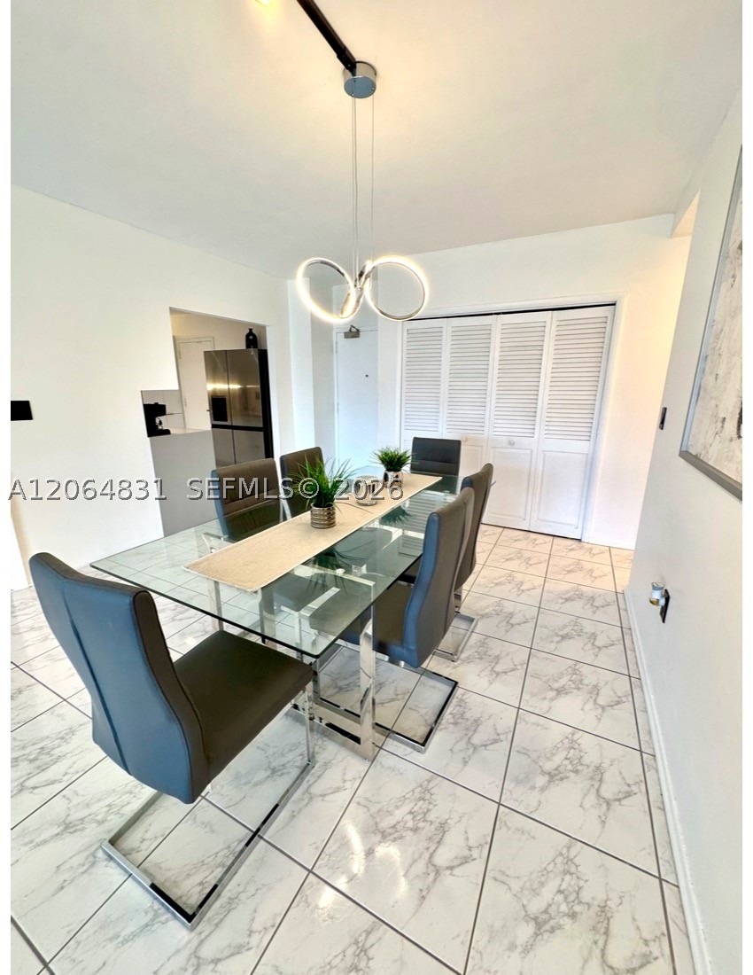 image Arlen House Condo4