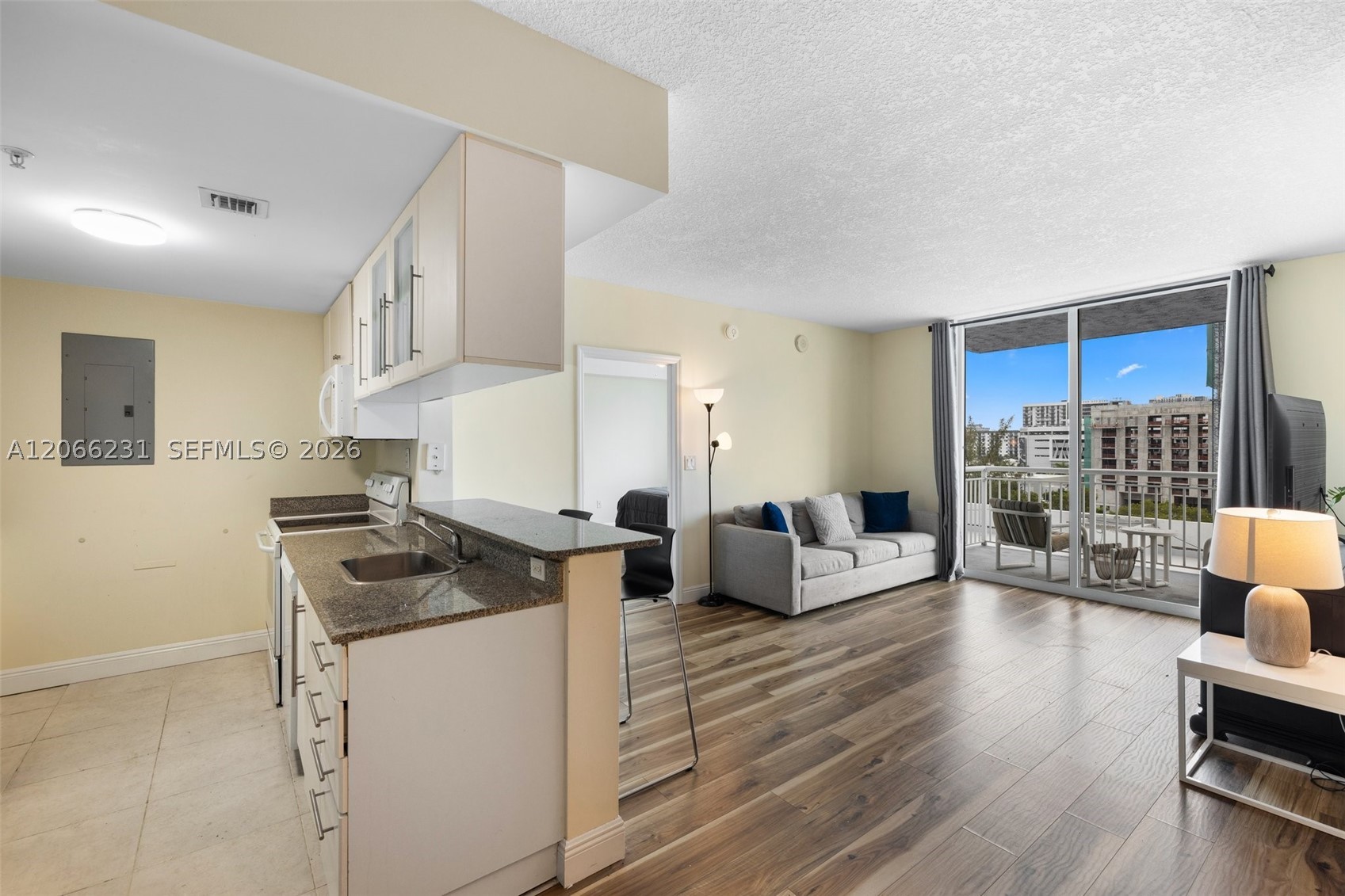 image 1800 Biscayne Plaza2