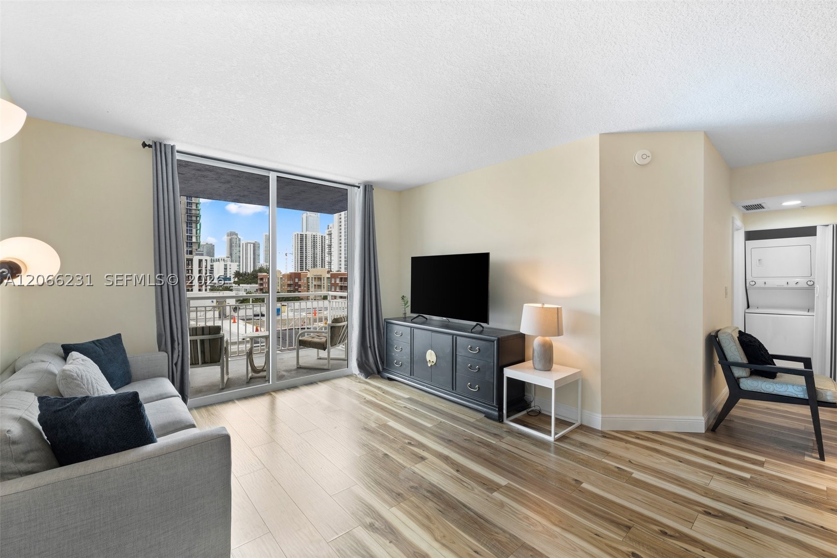 image 1800 Biscayne Plaza3