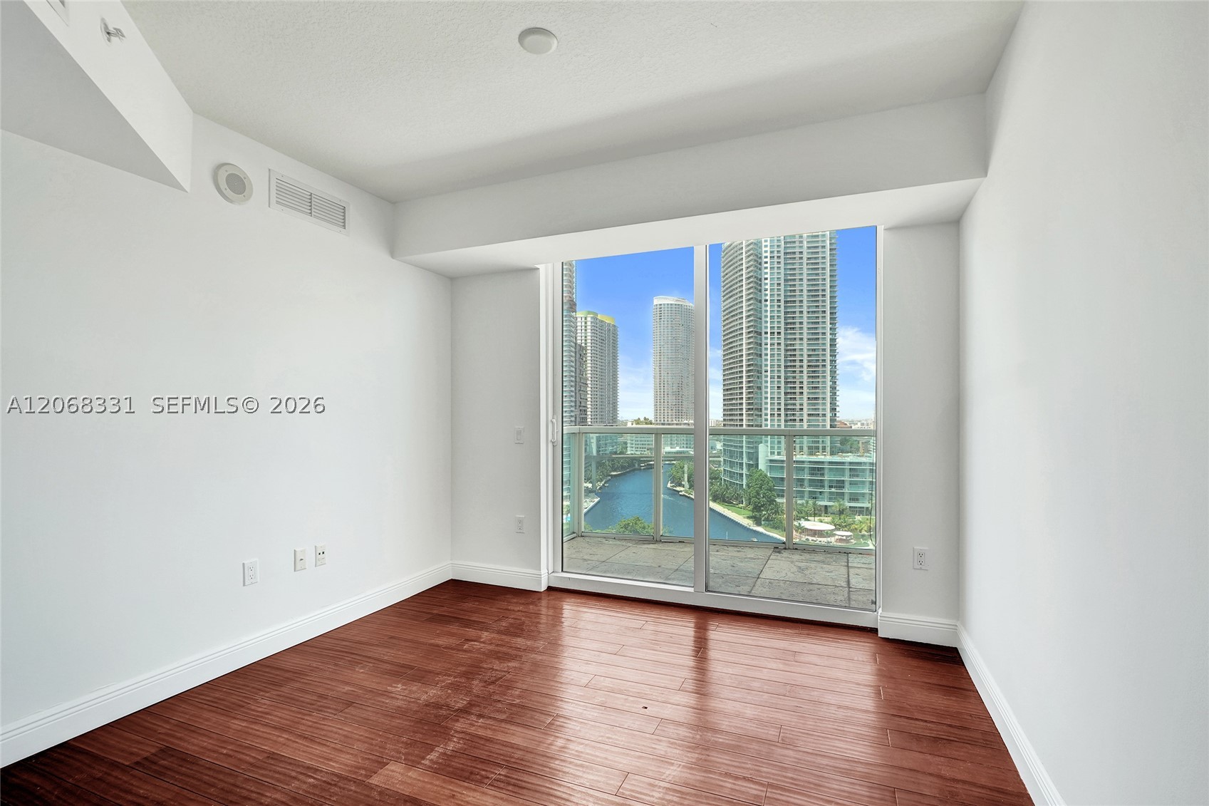 image Brickell on the River South13