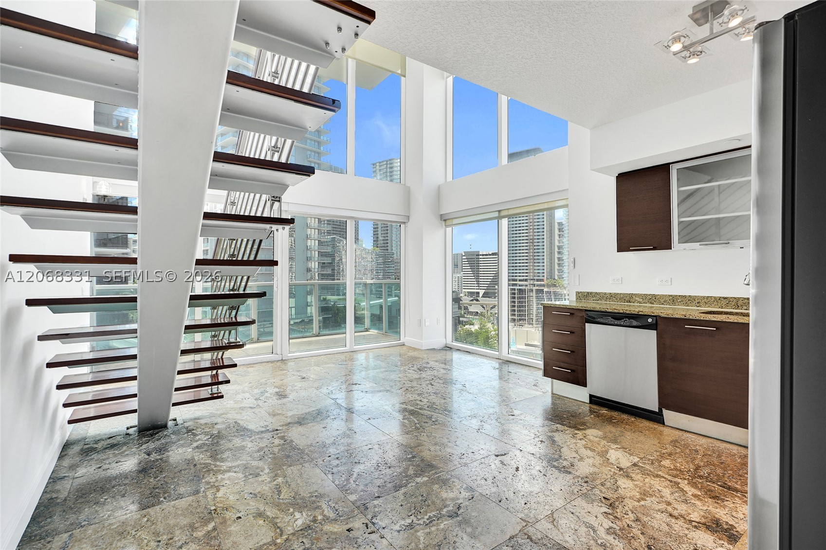 image Brickell on the River South1