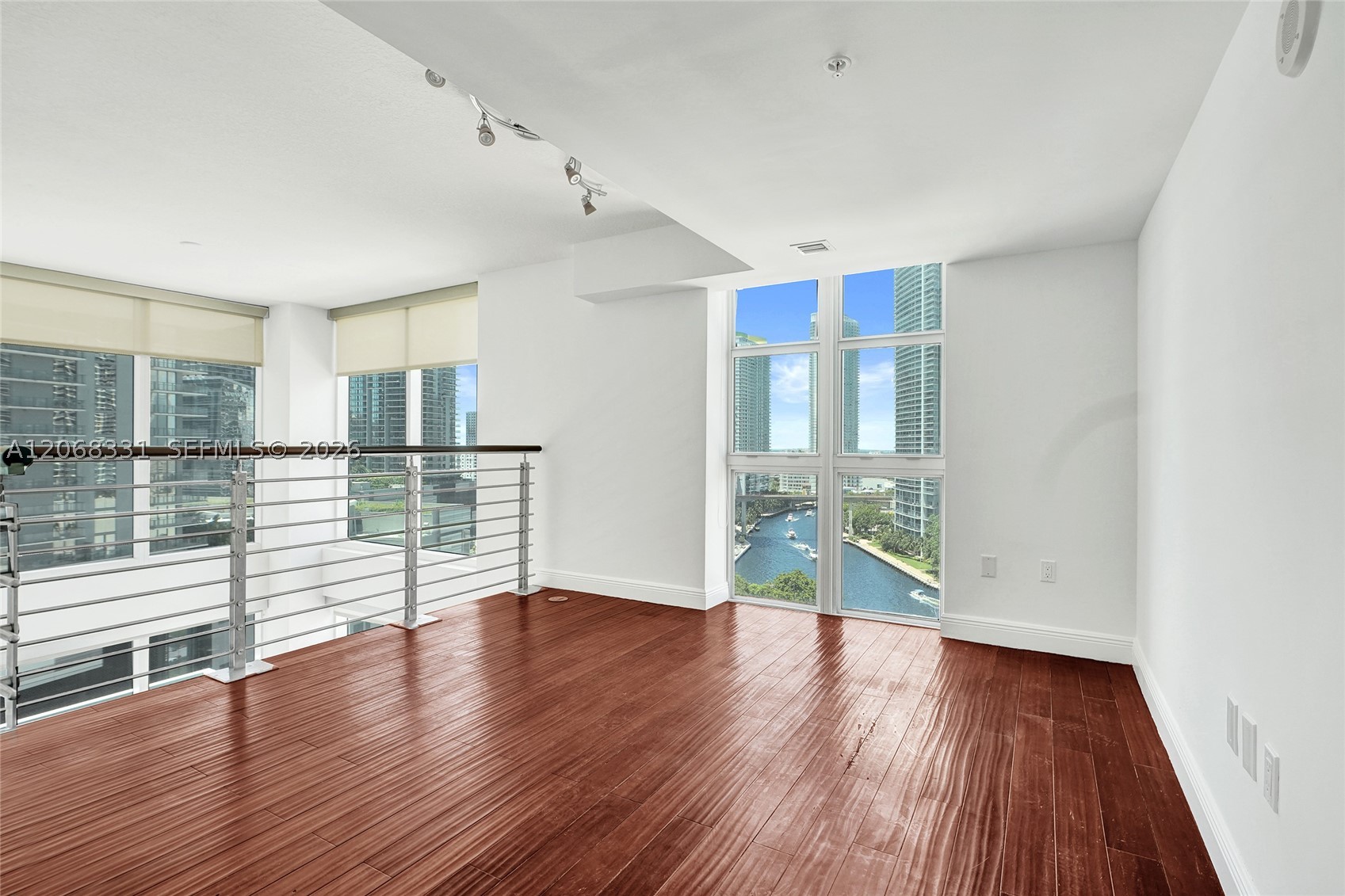 image Brickell on the River South20