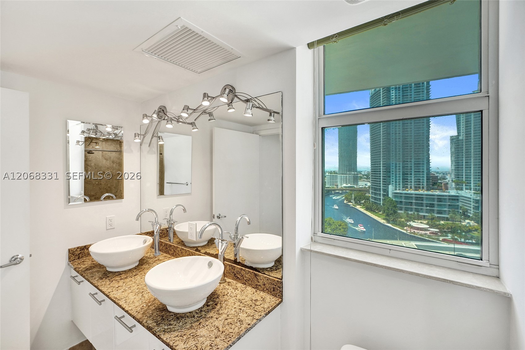 image Brickell on the River South26