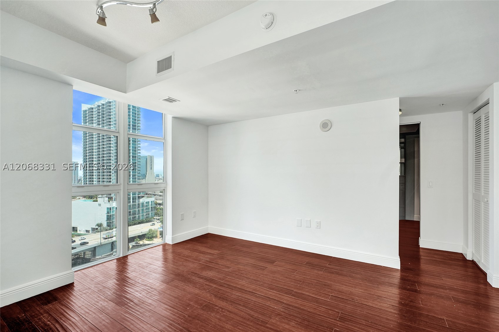 image Brickell on the River South28