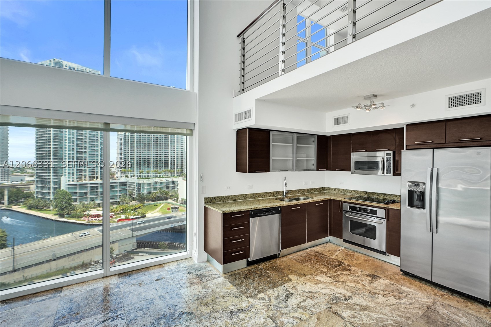 image Brickell on the River South3