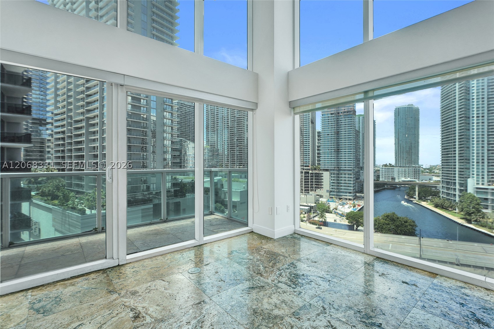 image Brickell on the River South4