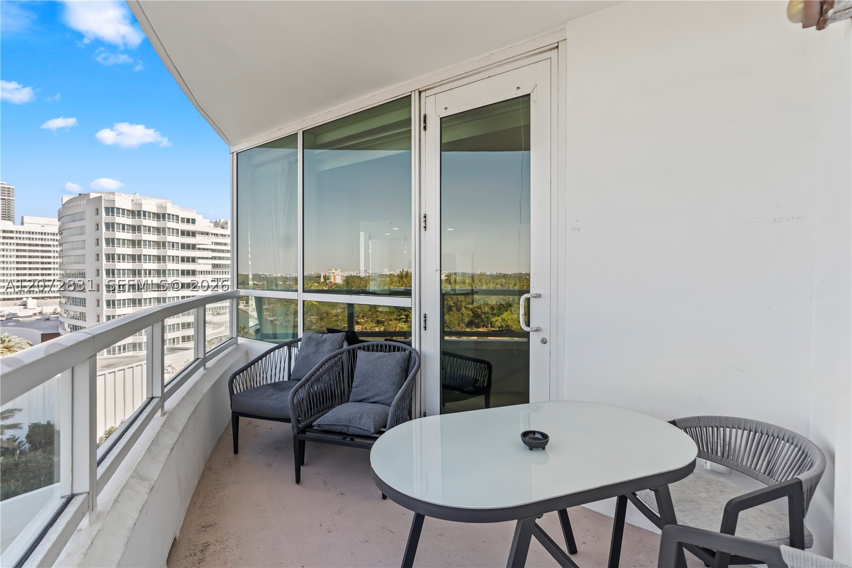 4401 Collins Ave #915 Miami Beach, FL 33140