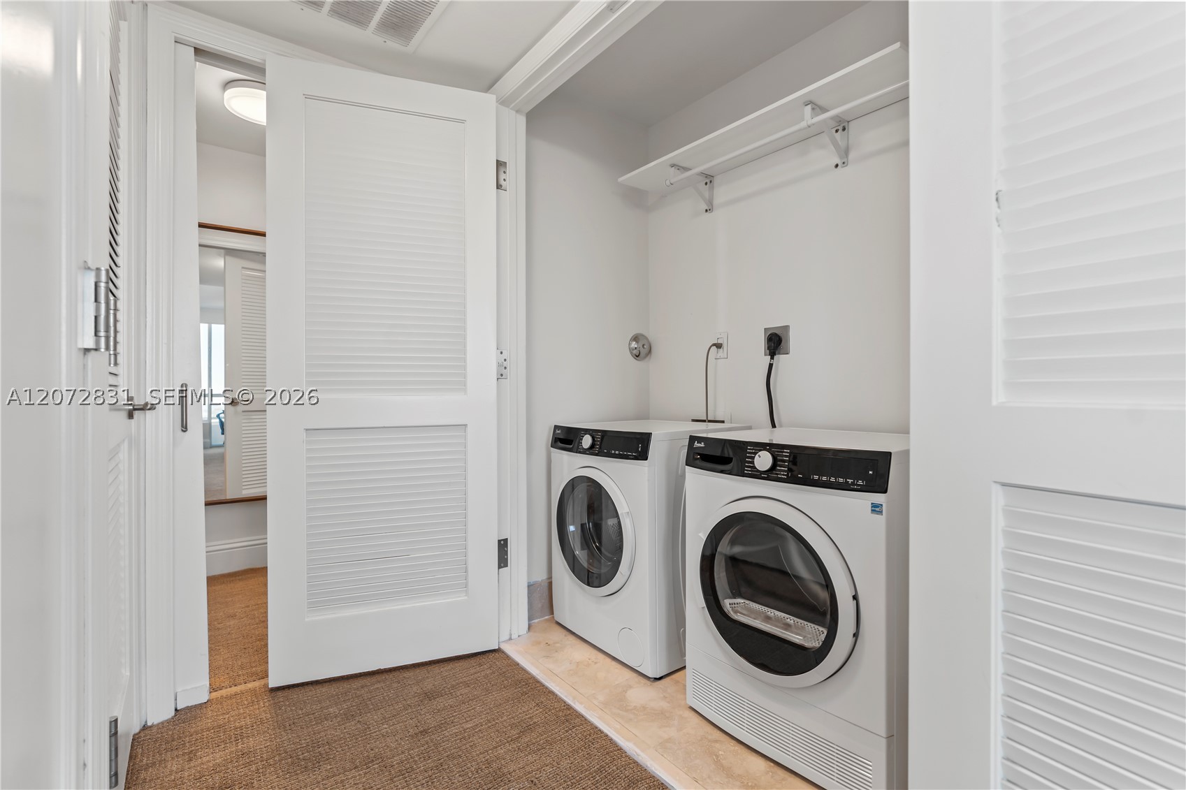 4401 Collins Ave #915 Miami Beach, FL 33140