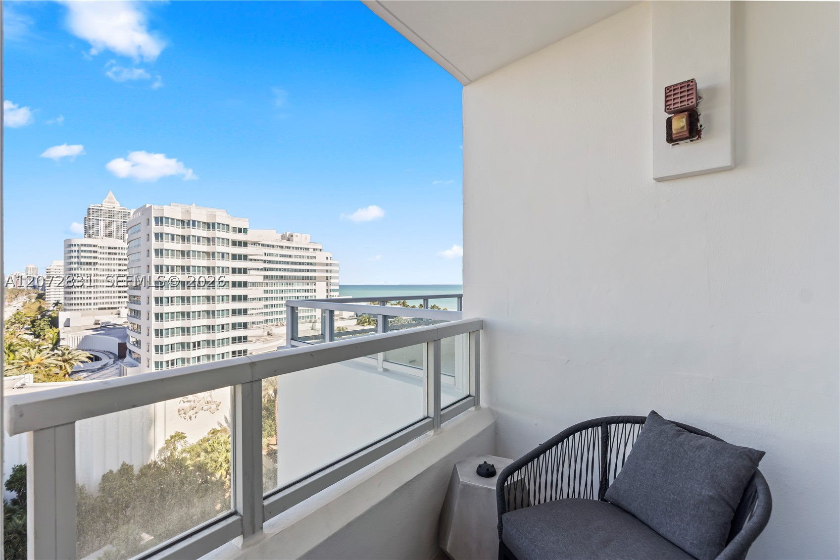 4401 Collins Ave #915 Miami Beach, FL 33140