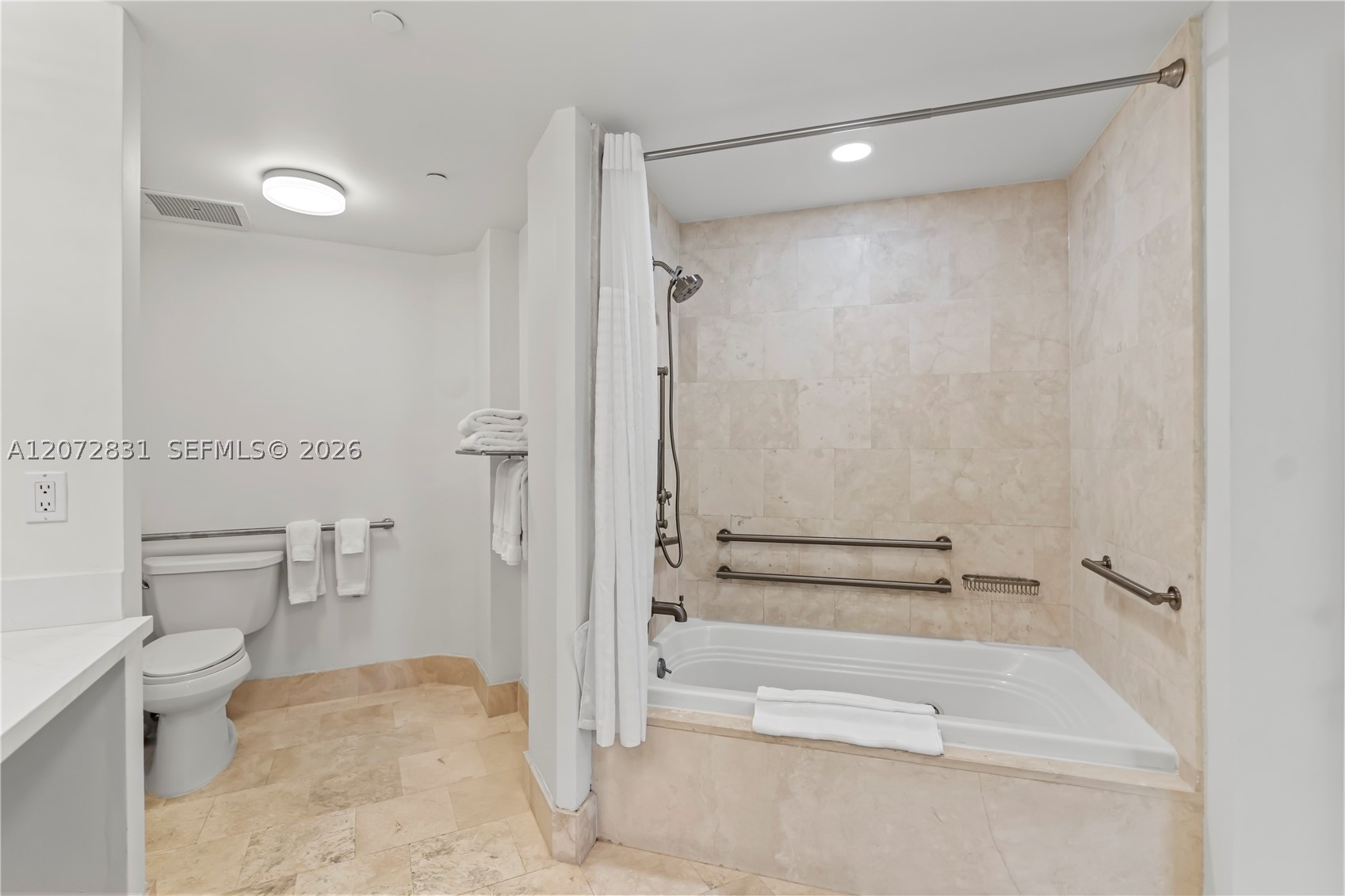 4401 Collins Ave #915 Miami Beach, FL 33140