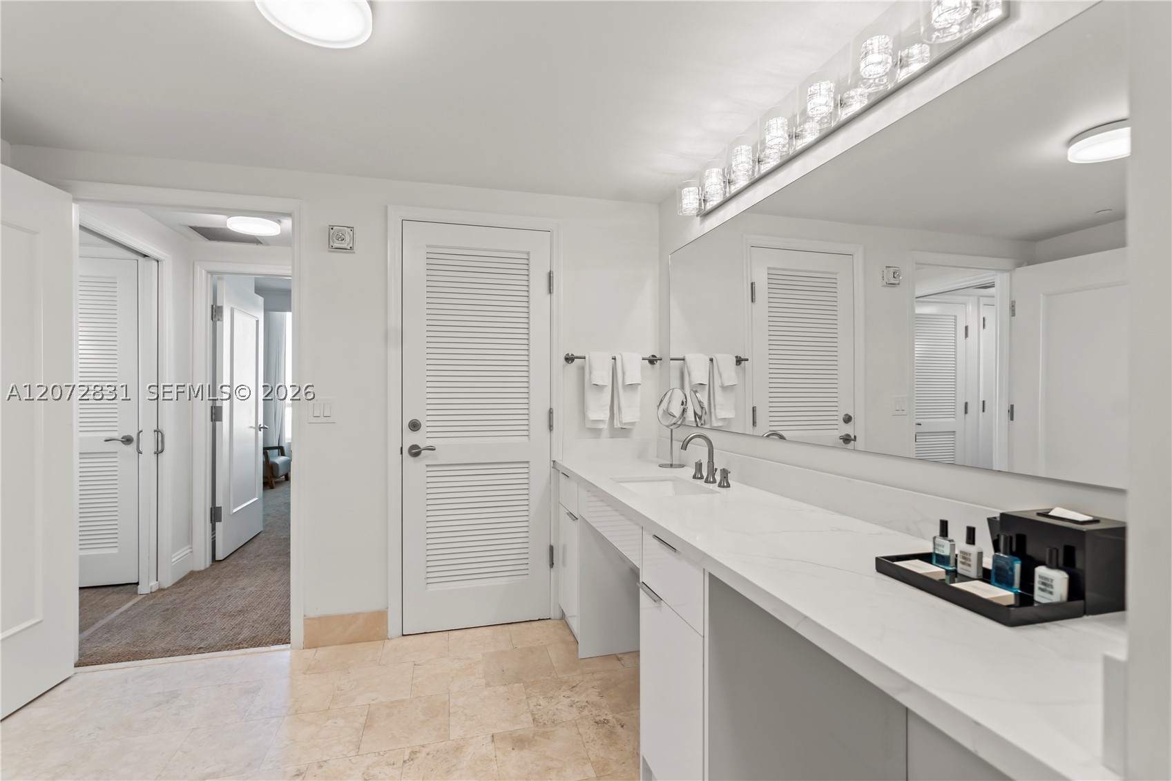 4401 Collins Ave #915 Miami Beach, FL 33140