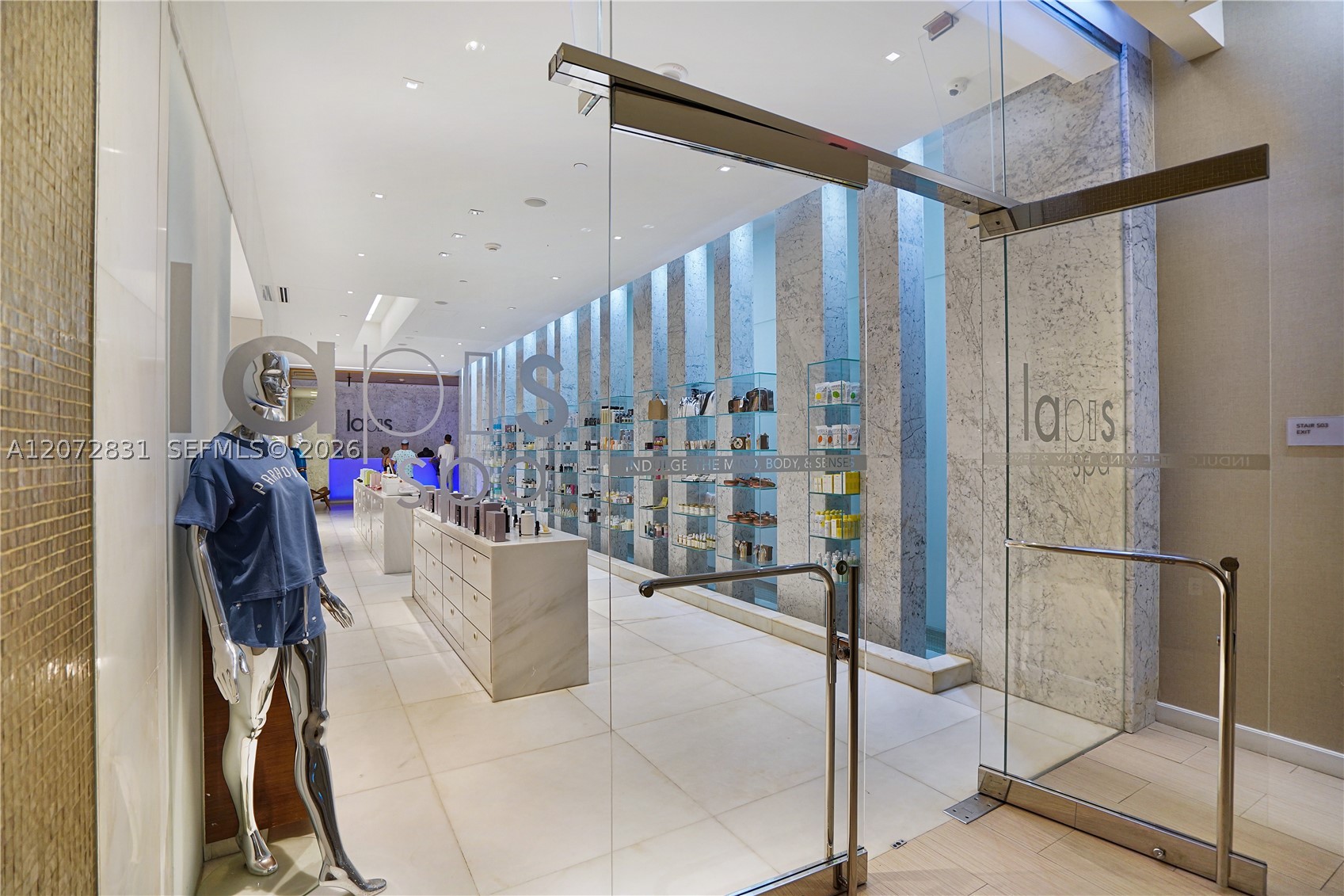 4401 Collins Ave #915 Miami Beach, FL 33140