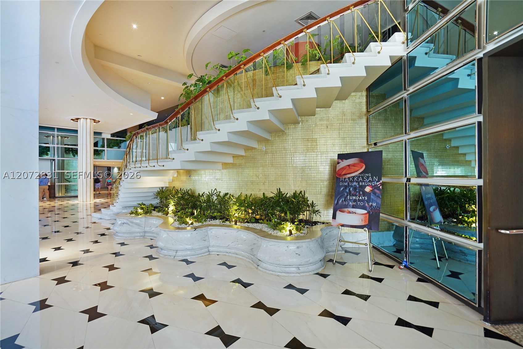 4401 Collins Ave #915 Miami Beach, FL 33140