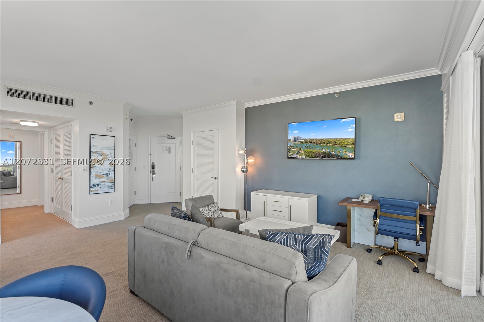4401 Collins Ave #915 Miami Beach, FL 33140