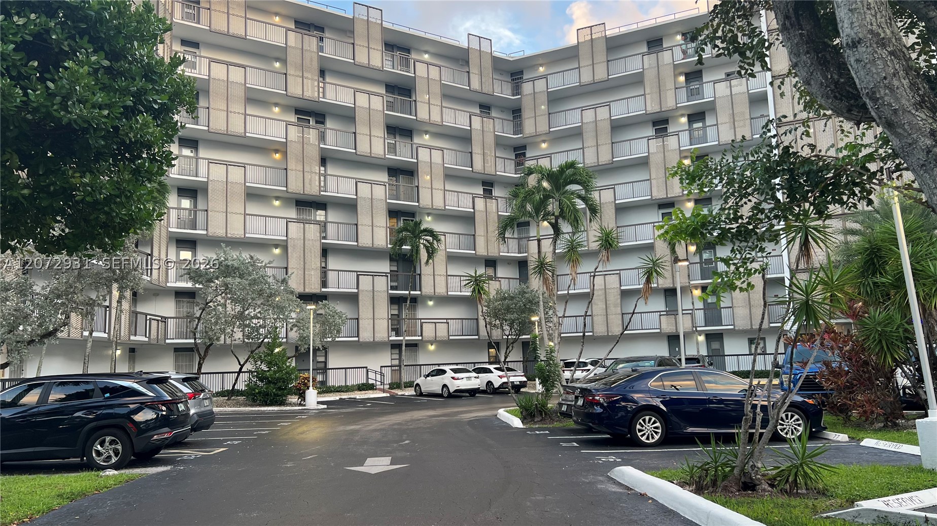 20500 W Country Clb Dr #117