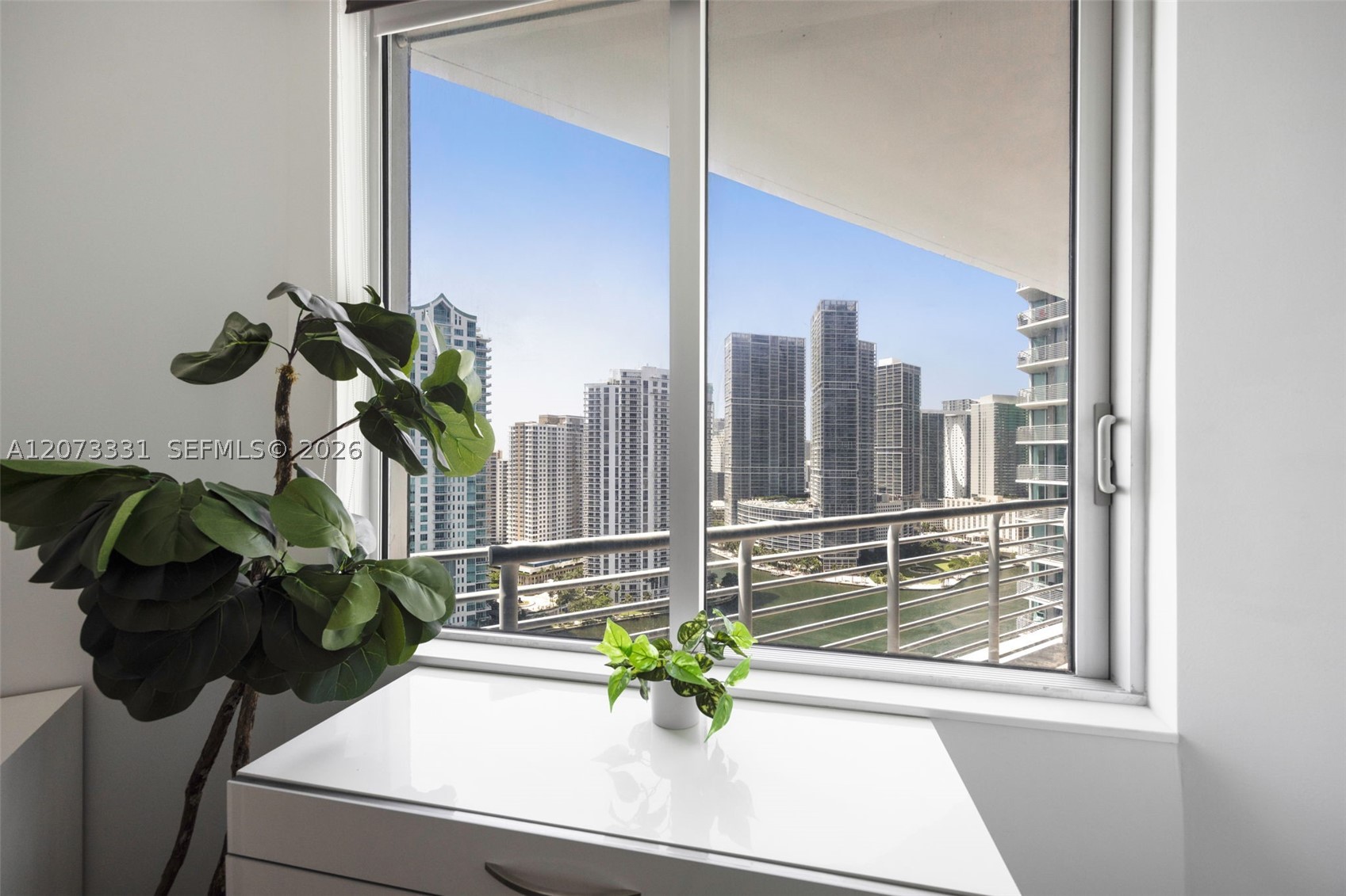 335 S Biscayne Blvd #2805 Miami, FL 33131