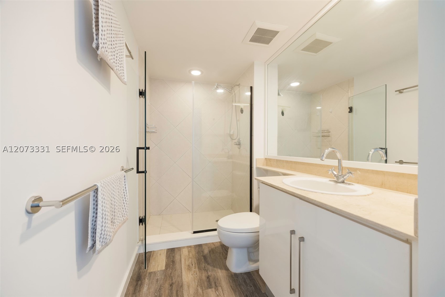 335 S Biscayne Blvd #2805 Miami, FL 33131