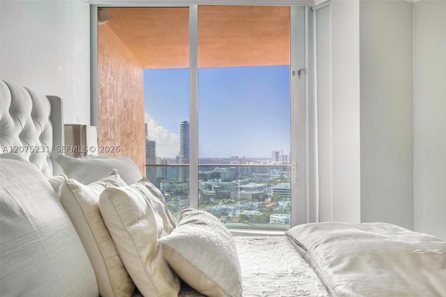 300 Pointe Dr #2806 Miami Beach, FL 33139