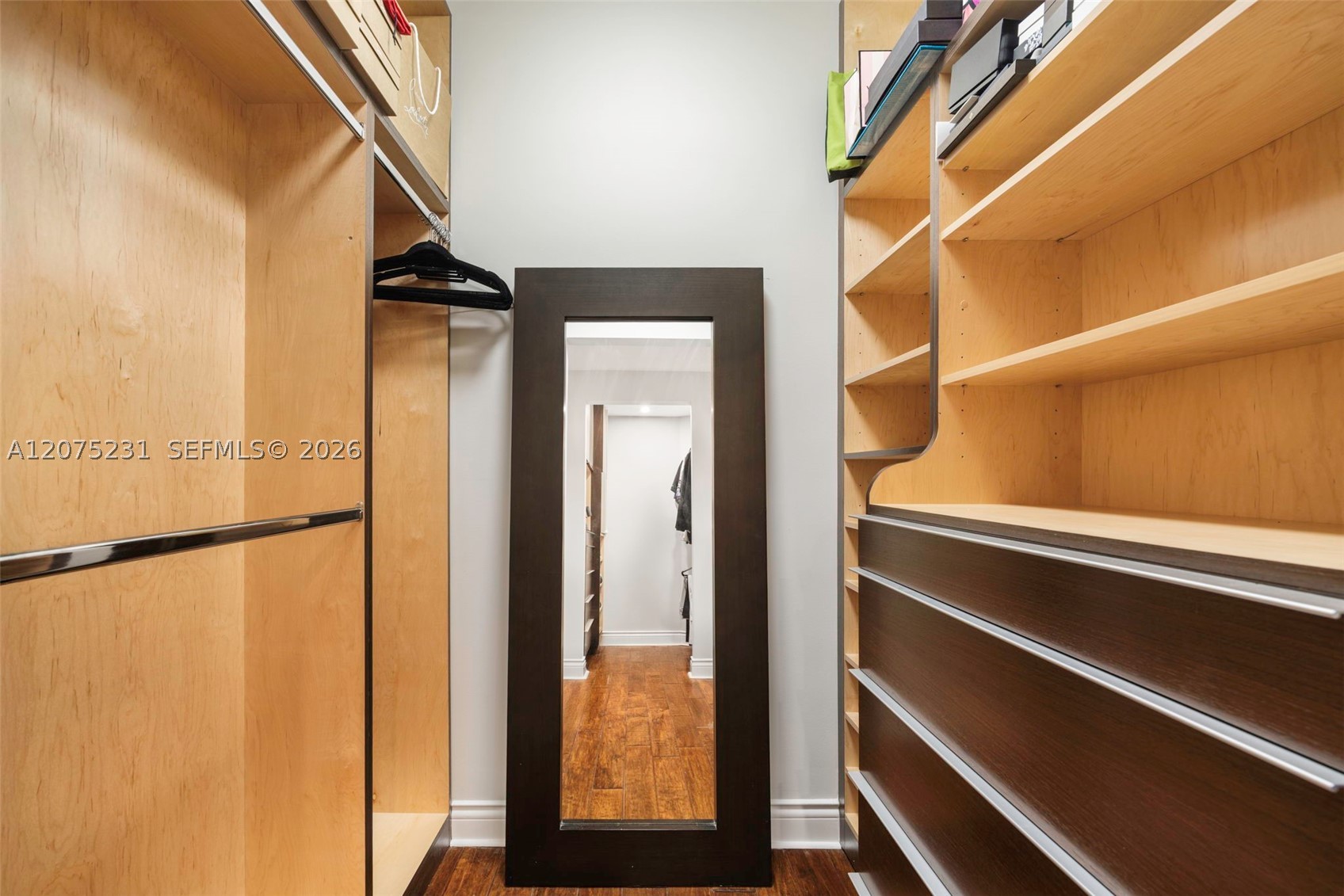 300 Pointe Dr #2806 Miami Beach, FL 33139