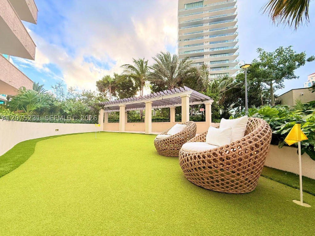 300 Pointe Dr #2806 Miami Beach, FL 33139