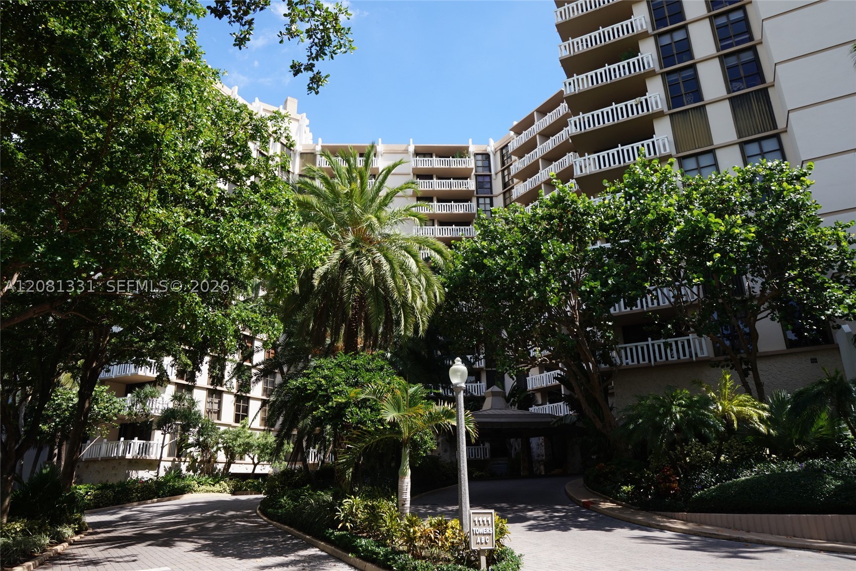 1121 Crandon Blvd #E1006
