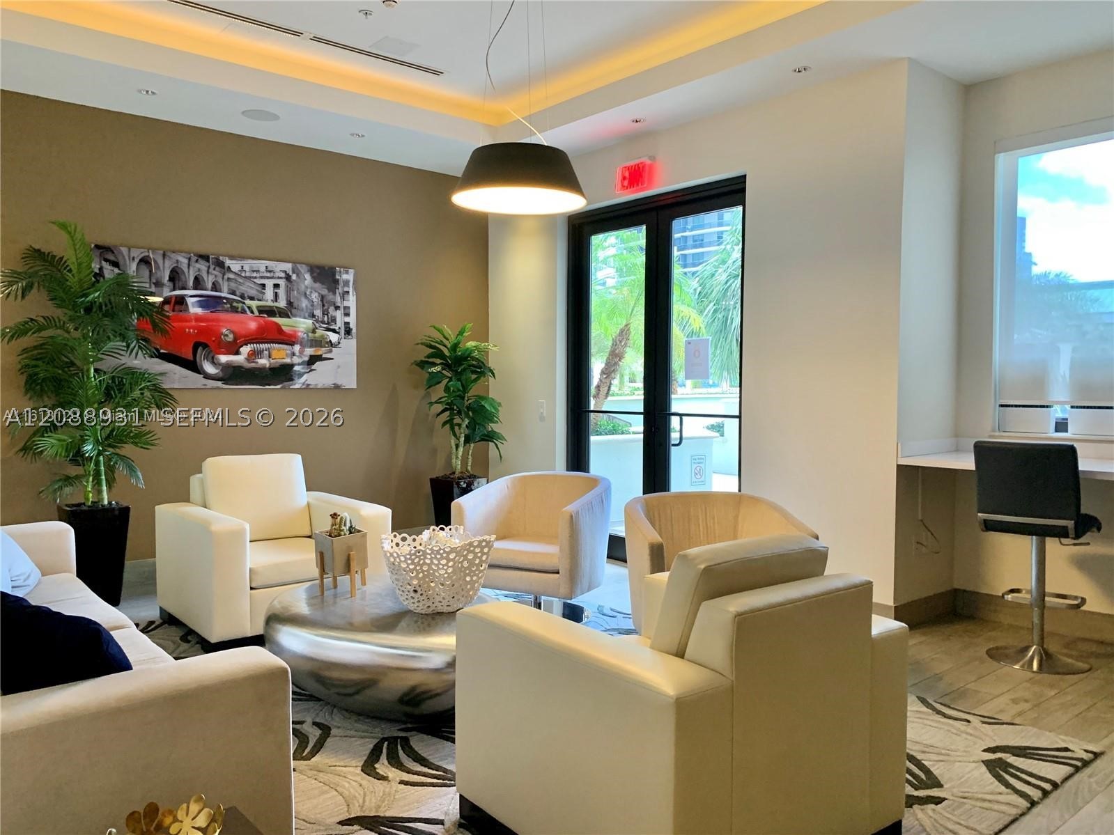 image Nine at Mary Brickell Village20