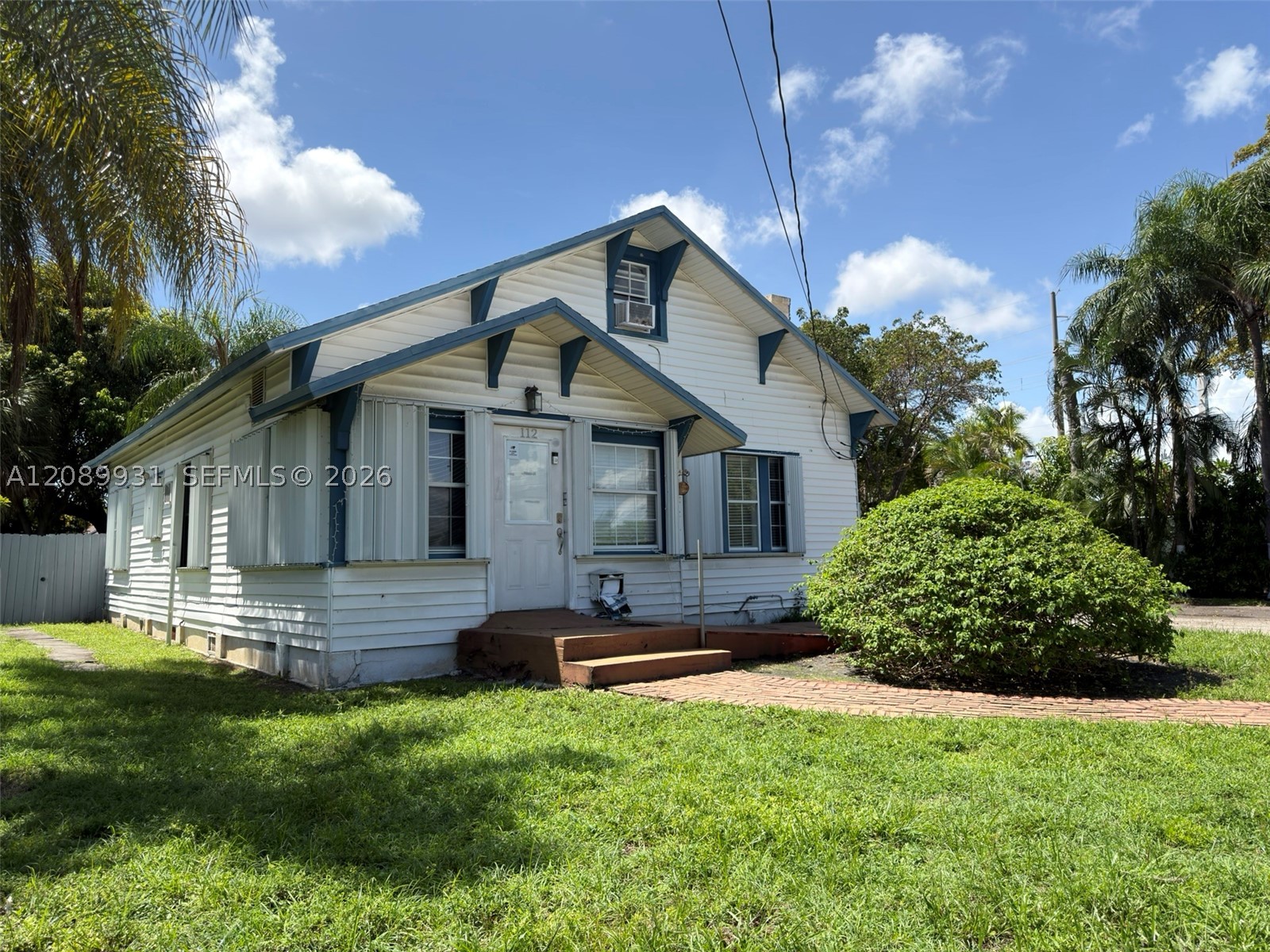 112 SE 3rd St