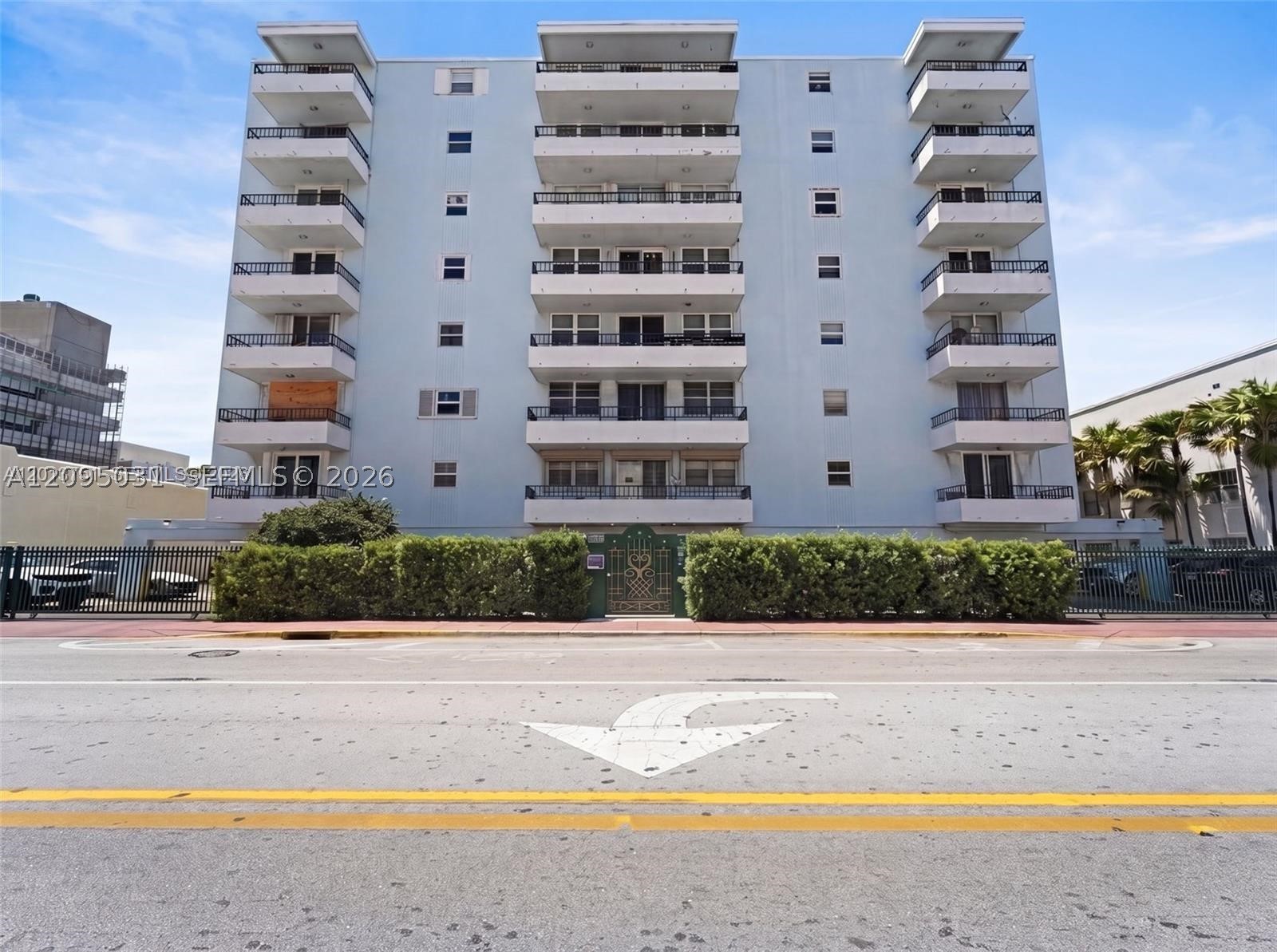 720 Collins Ave #509