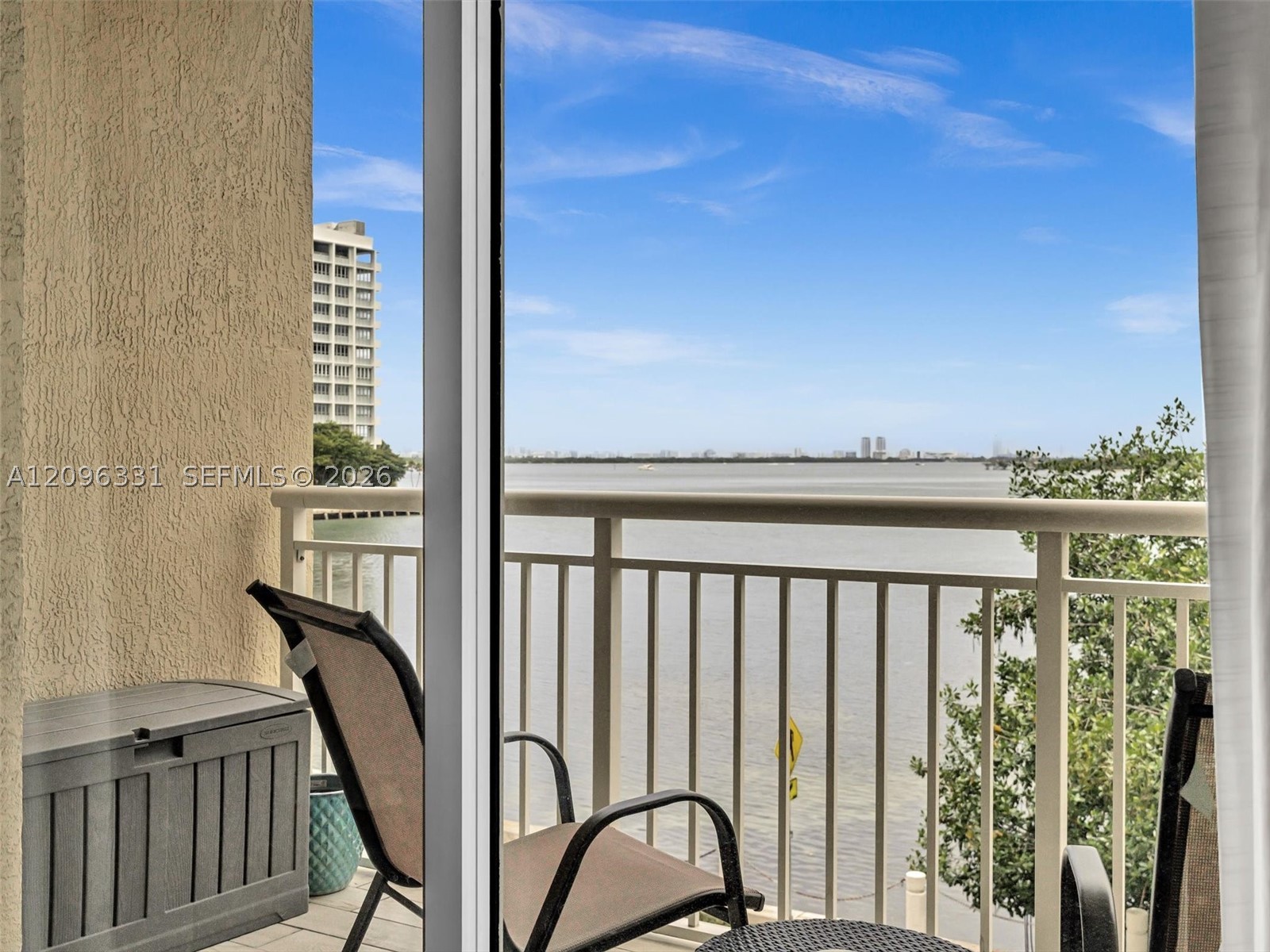 2000 N Bayshore Dr #220