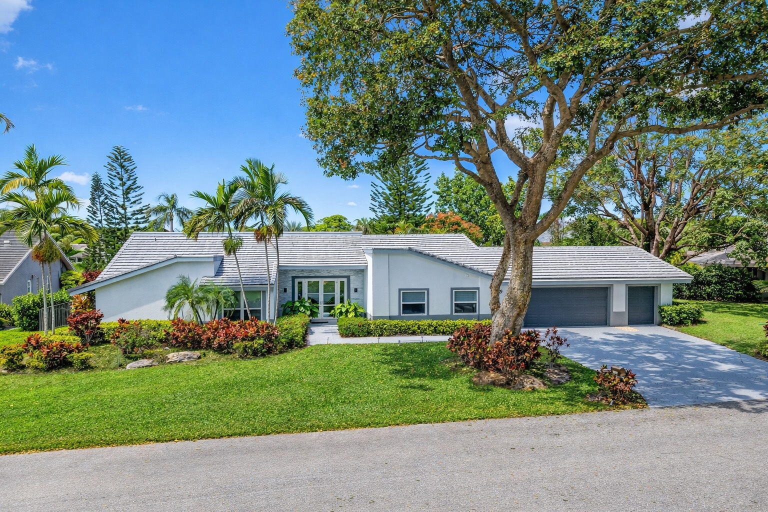 4869 Pineview Delray Beach, FL 33445