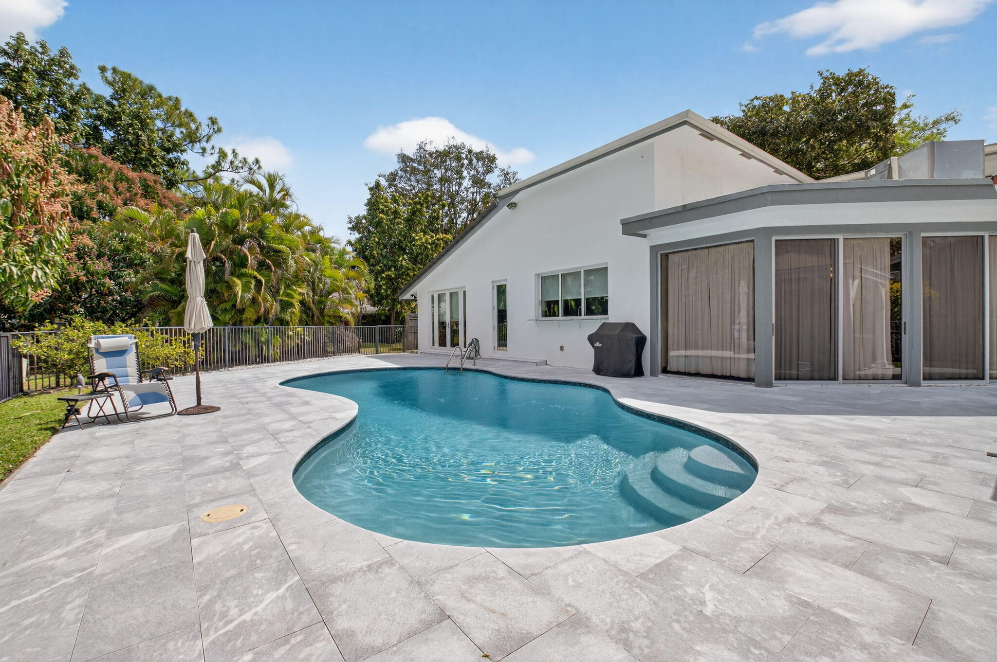 4869 Pineview Delray Beach, FL 33445