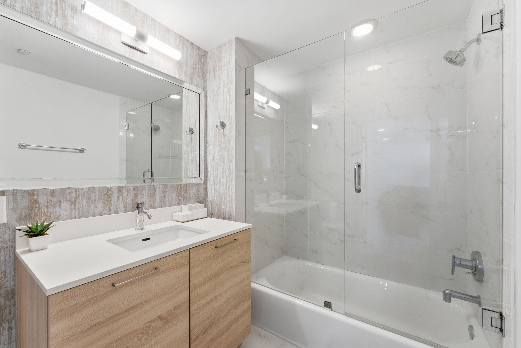 16385 Biscayne #2516 North Miami Beach, FL 33160