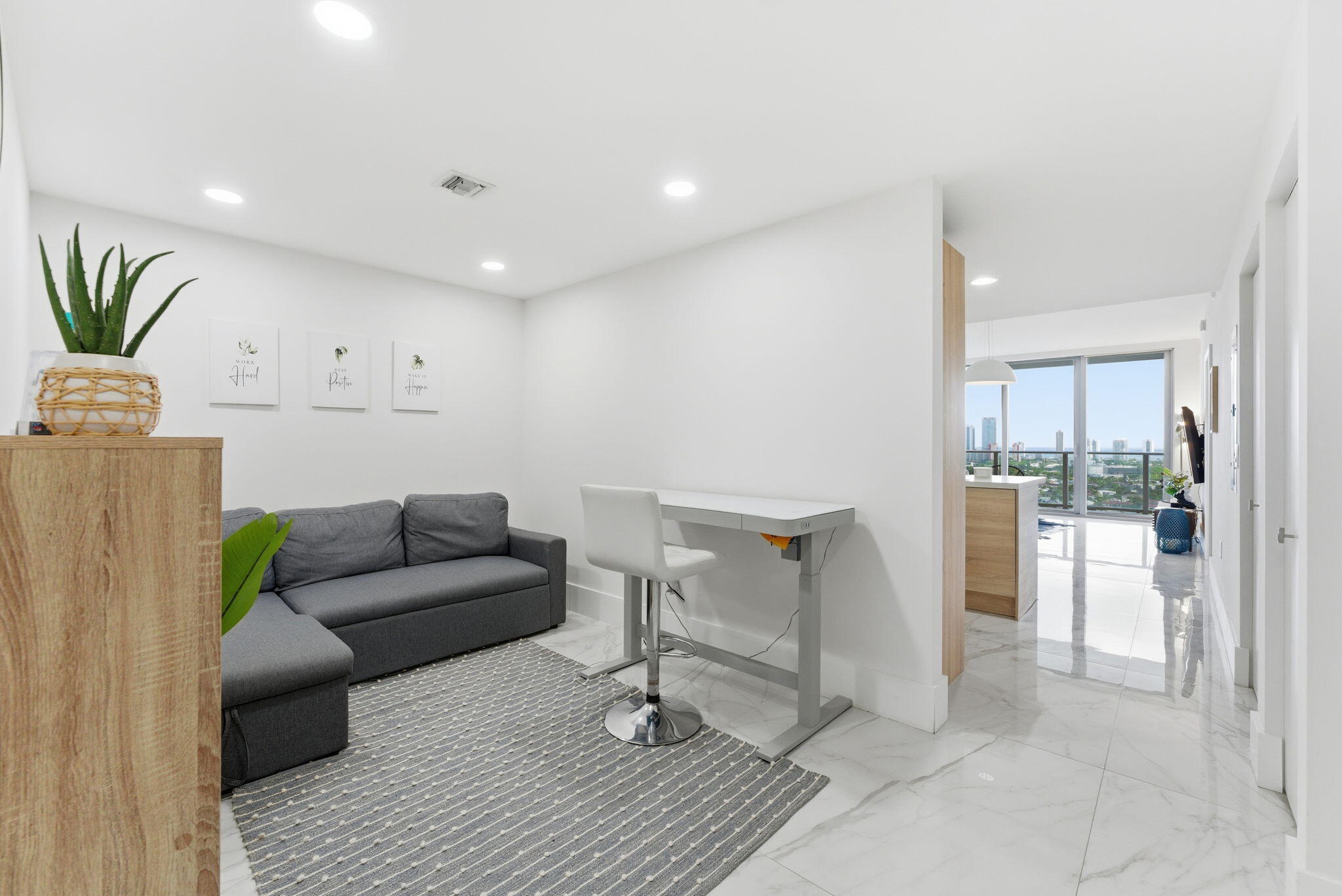 16385 Biscayne #2516 North Miami Beach, FL 33160