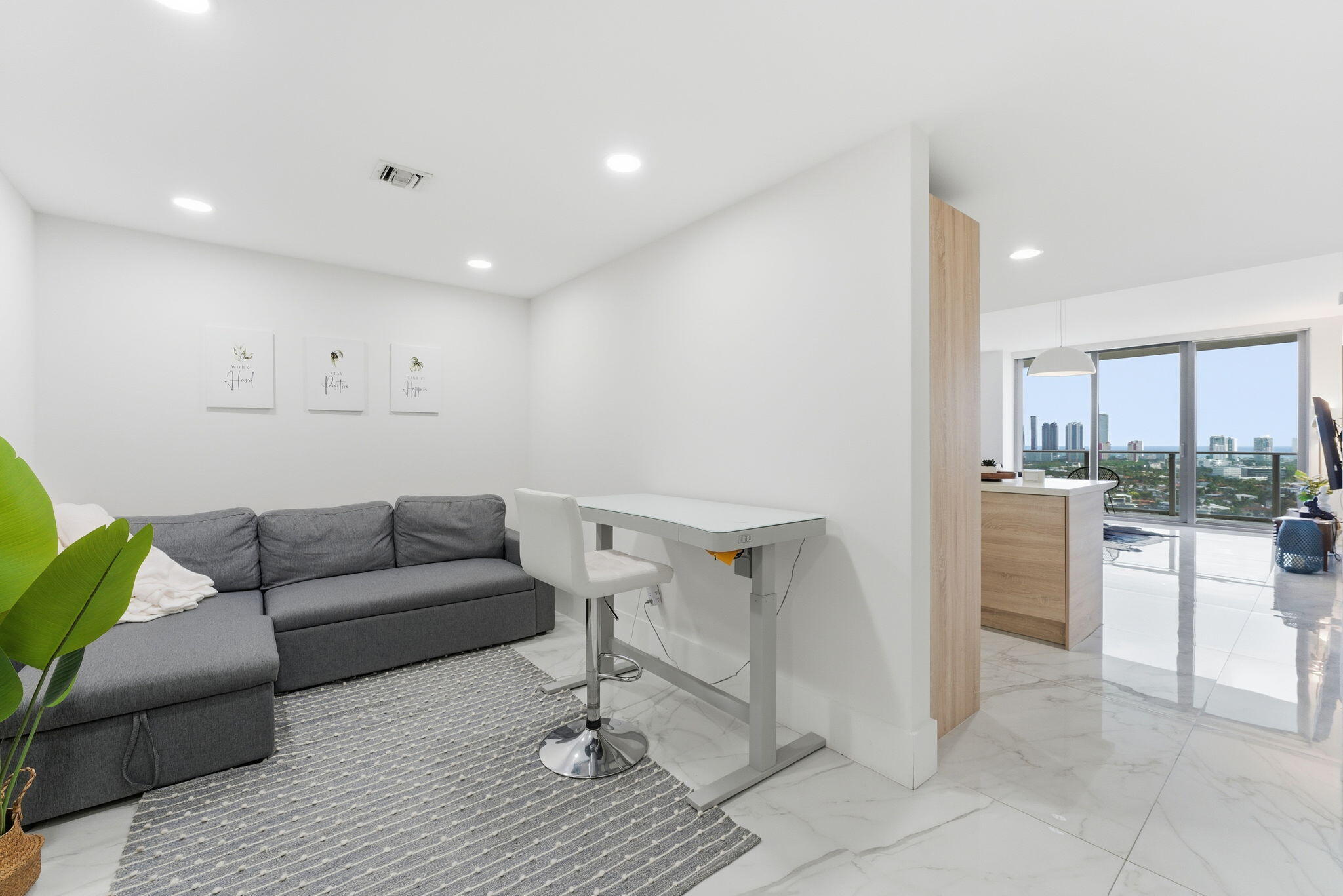 16385 Biscayne #2516 North Miami Beach, FL 33160